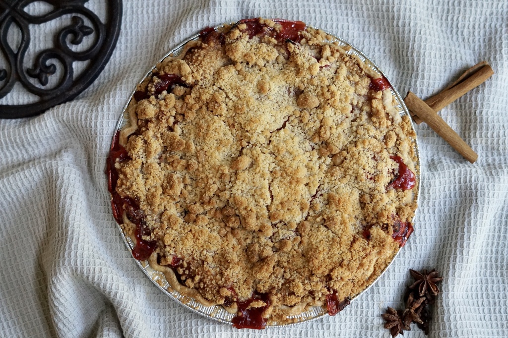 Strawberry Rhubarb Crumb Pie (Pre-Order)
